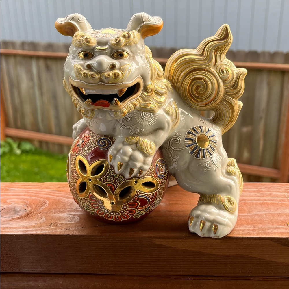 foo dog Japan Statue ball facing West Shishi